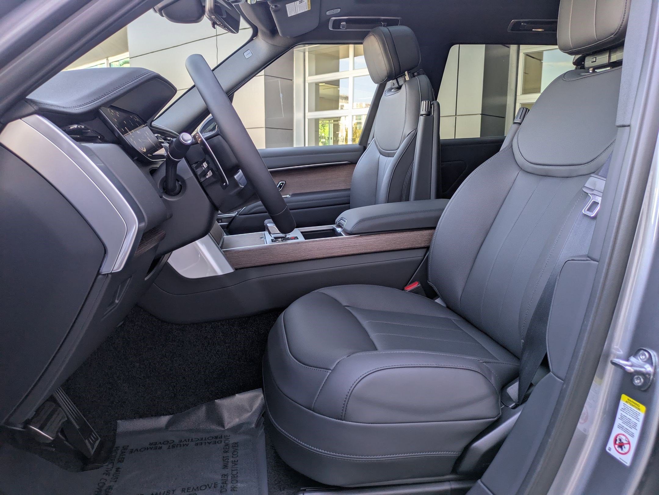 New 2025 Land Rover Range Rover Long Wheelbase SE image 25
