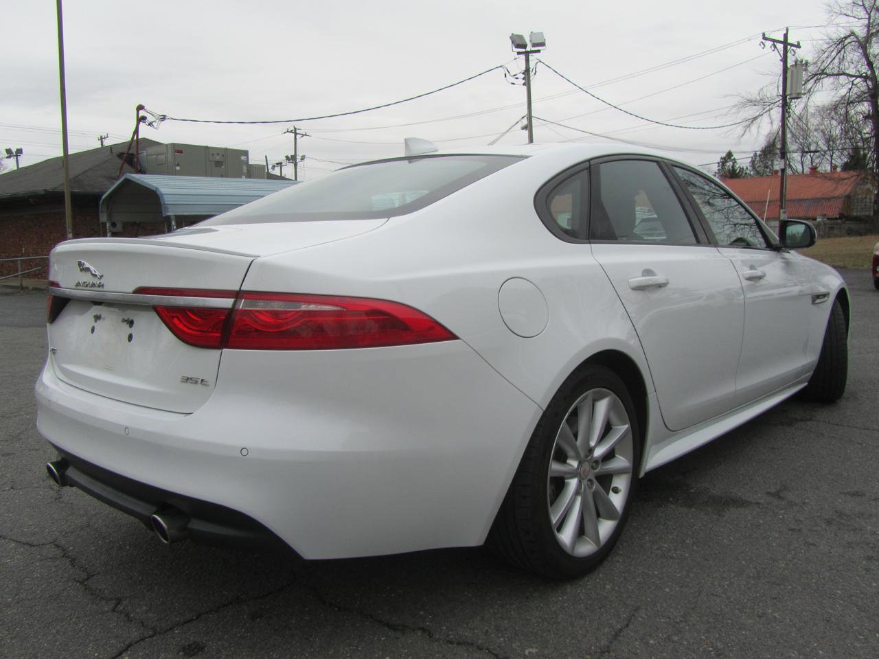 Used 2016 Jaguar XF R-Sport image 10