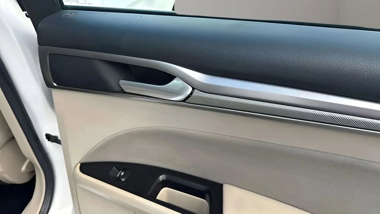 Used 2017 Ford Fusion SE FWD image 48