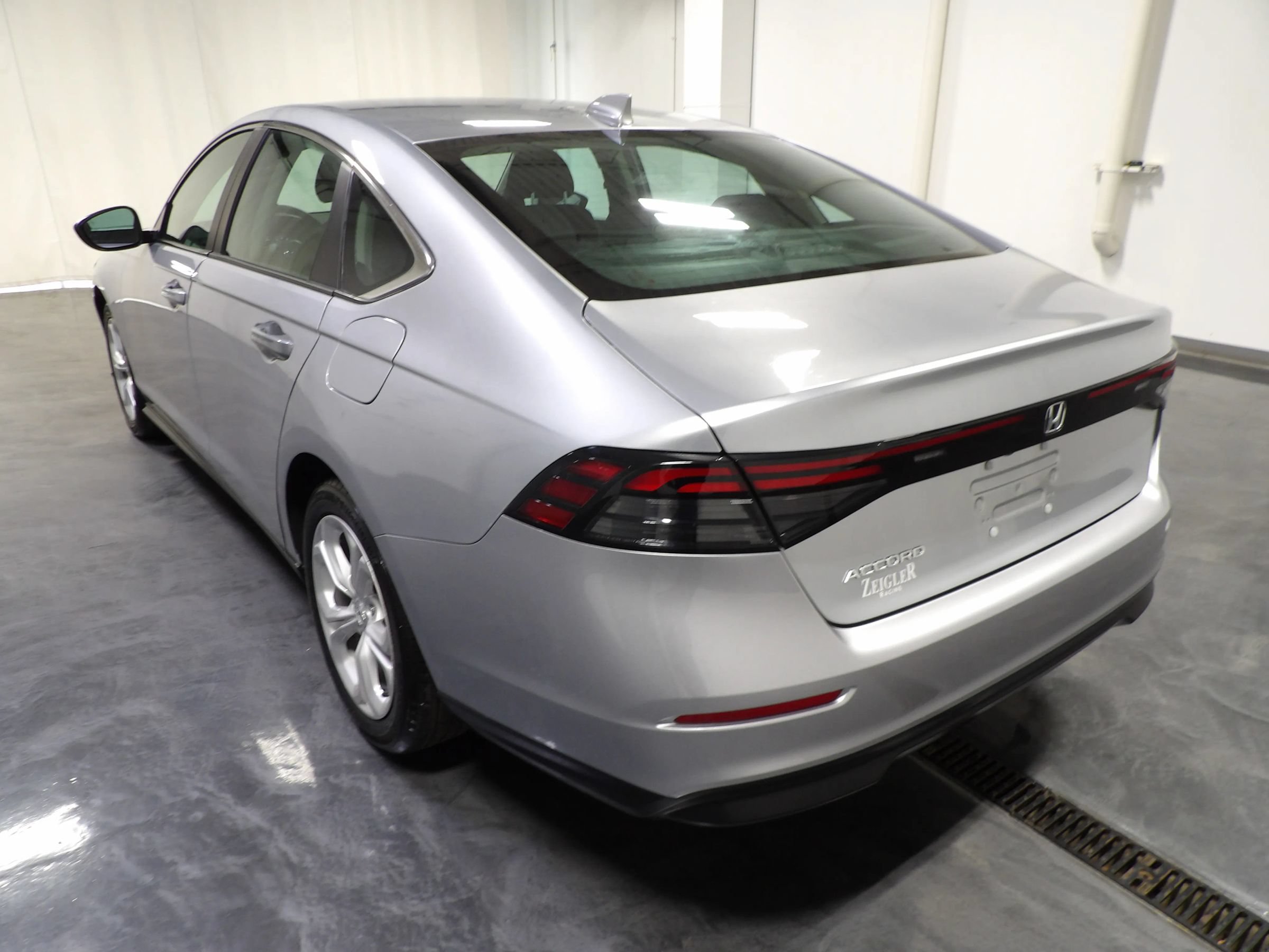 Used 2025 Honda Accord LX image 6