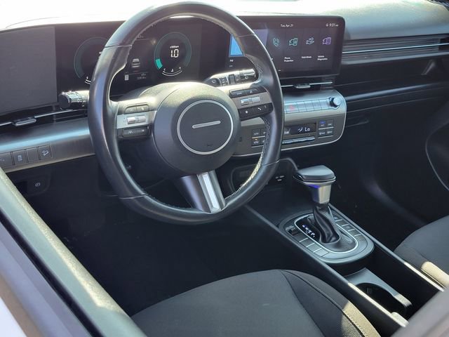Used 2025 Hyundai Kona SEL FWD image 5