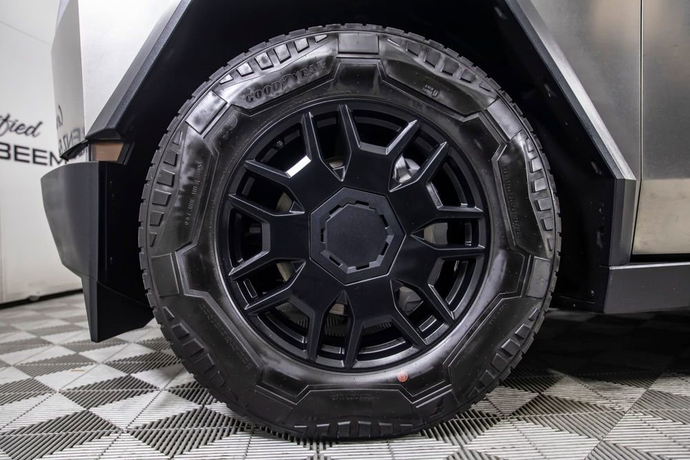 Used 2024 Tesla Cybertruck AWD Crew Cab image 8