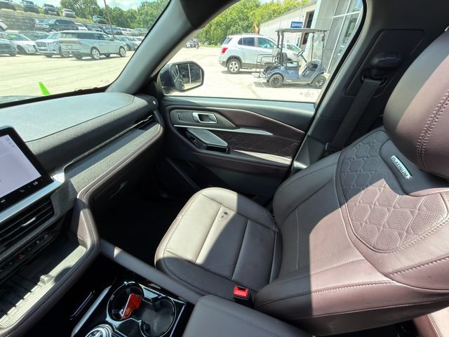Used 2025 Ford Explorer Platinum w/ Ultimate Package AWD/4WD image 28