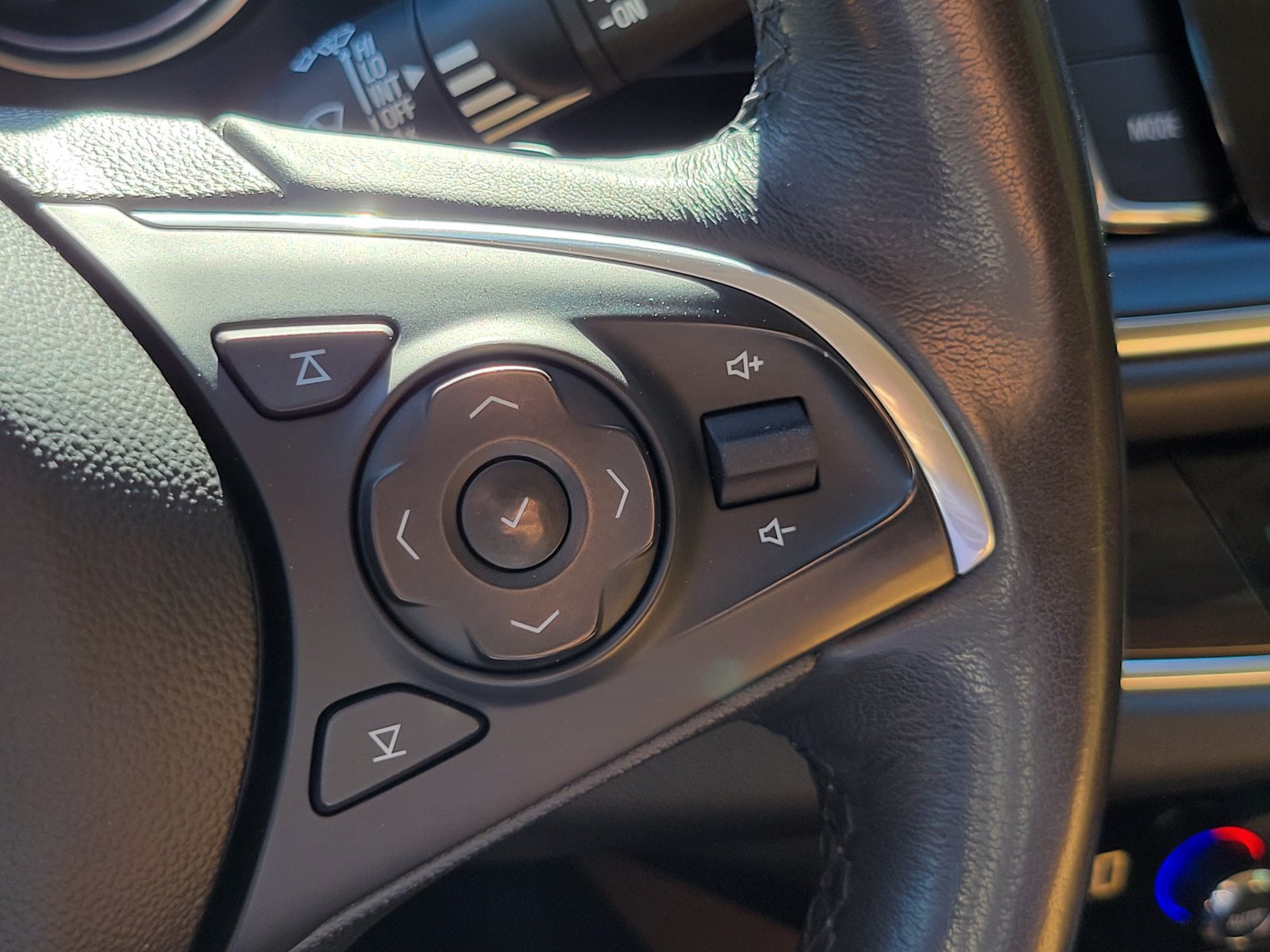 Used 2019 Buick Enclave Premium w/ Experience Buick Package FWD image 19