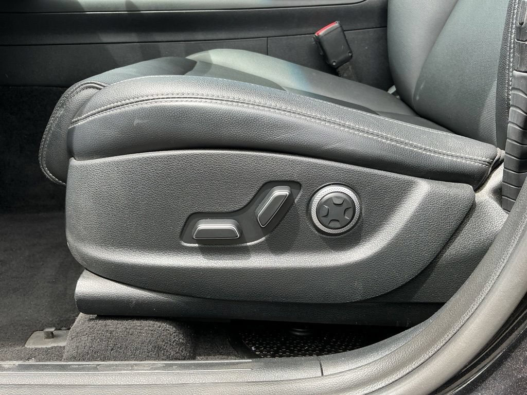 Used 2022 Genesis GV70 2.5T AWD/4WD image 16