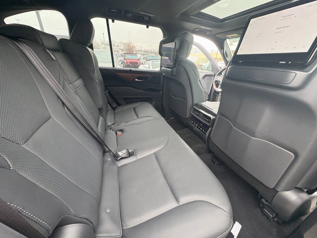 Used 2025 Lexus LX 700h Luxury image 5