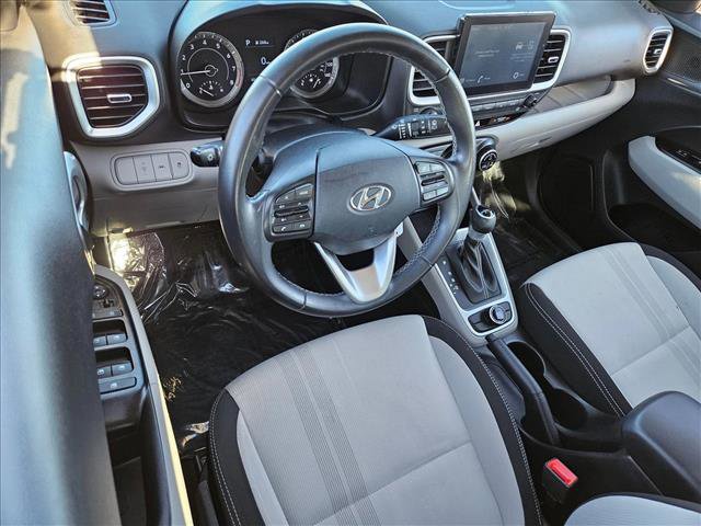 Used 2022 Hyundai Venue SEL w/ Cargo Package image 10