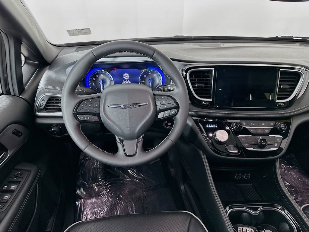 Used 2025 Chrysler Pacifica Limited FWD image 31