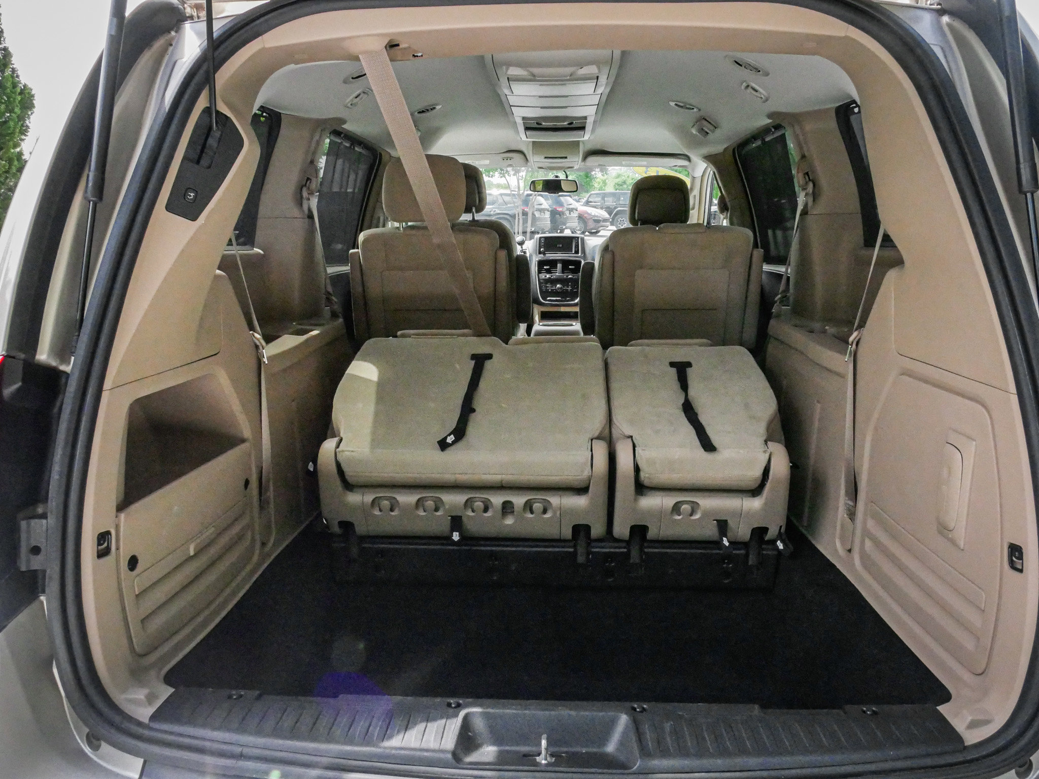 Used 2013 Dodge Grand Caravan Crew w/ Driver Convenience Group FWD image 32