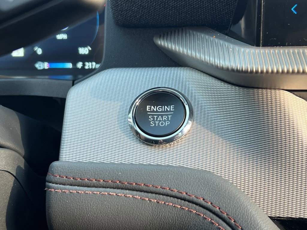 Used 2025 Ford Explorer Active image 32