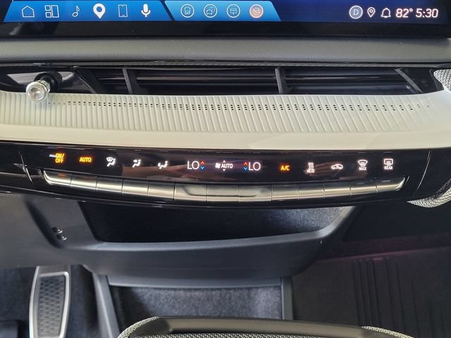 Certified 2025 Cadillac Optiq Sport 2 w/ LPO, Floor Liner Package AWD/4WD image 21