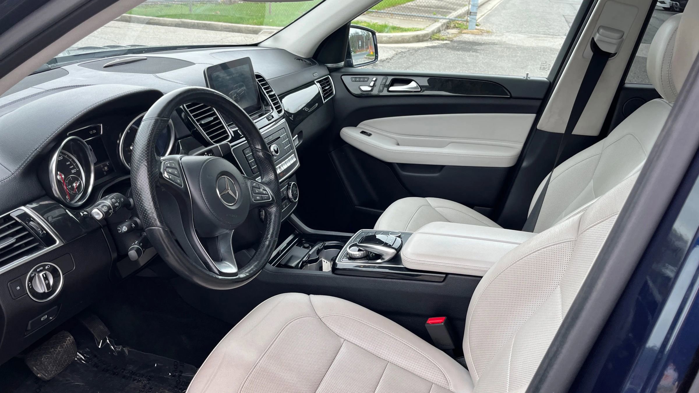 Used 2018 Mercedes-Benz GLS 450 4MATIC image 15