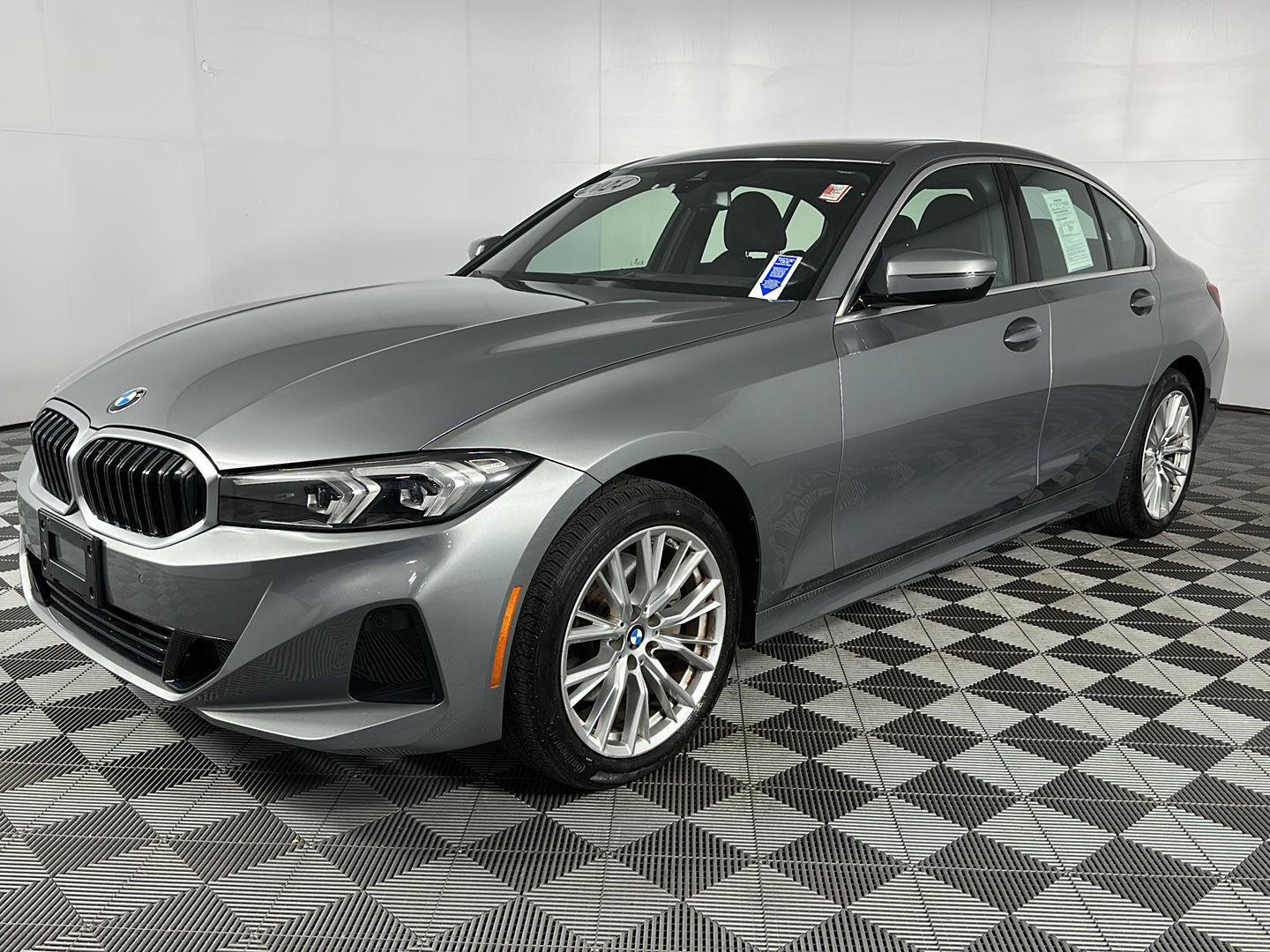 Used 2024 BMW 330i xDrive Sedan w/ Premium Package AWD/4WD image 6