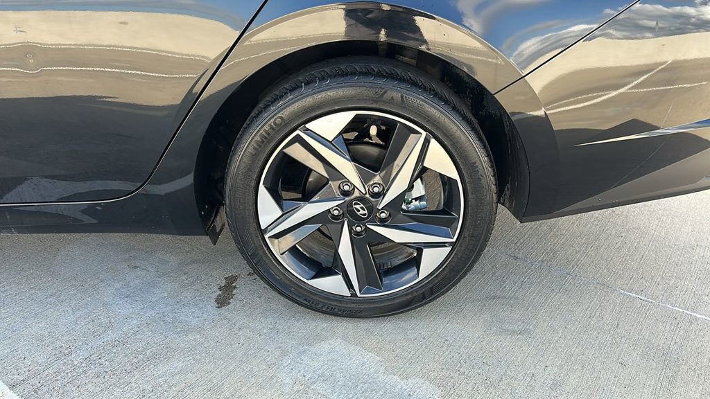 Used 2023 Hyundai Elantra SEL w/ Convenience Package image 17