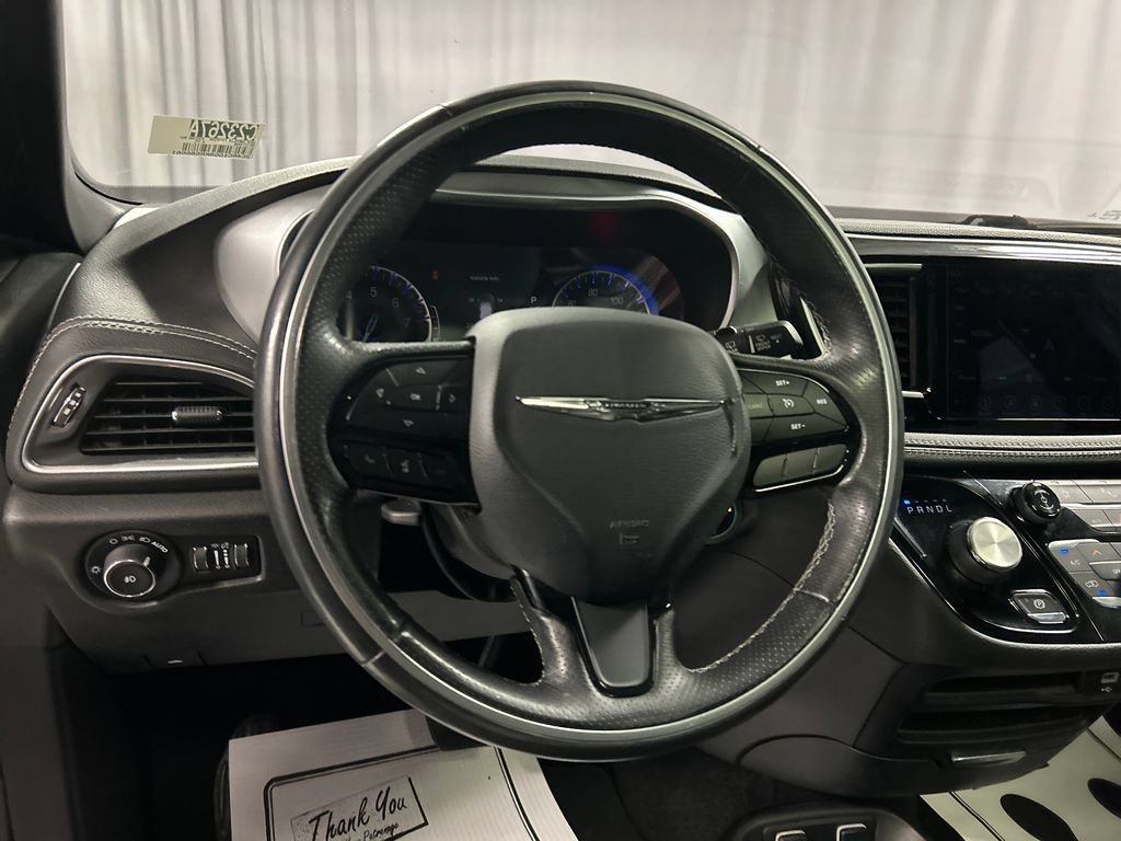 Used 2019 Chrysler Pacifica Limited w/ S Appearance Package FWD image 15