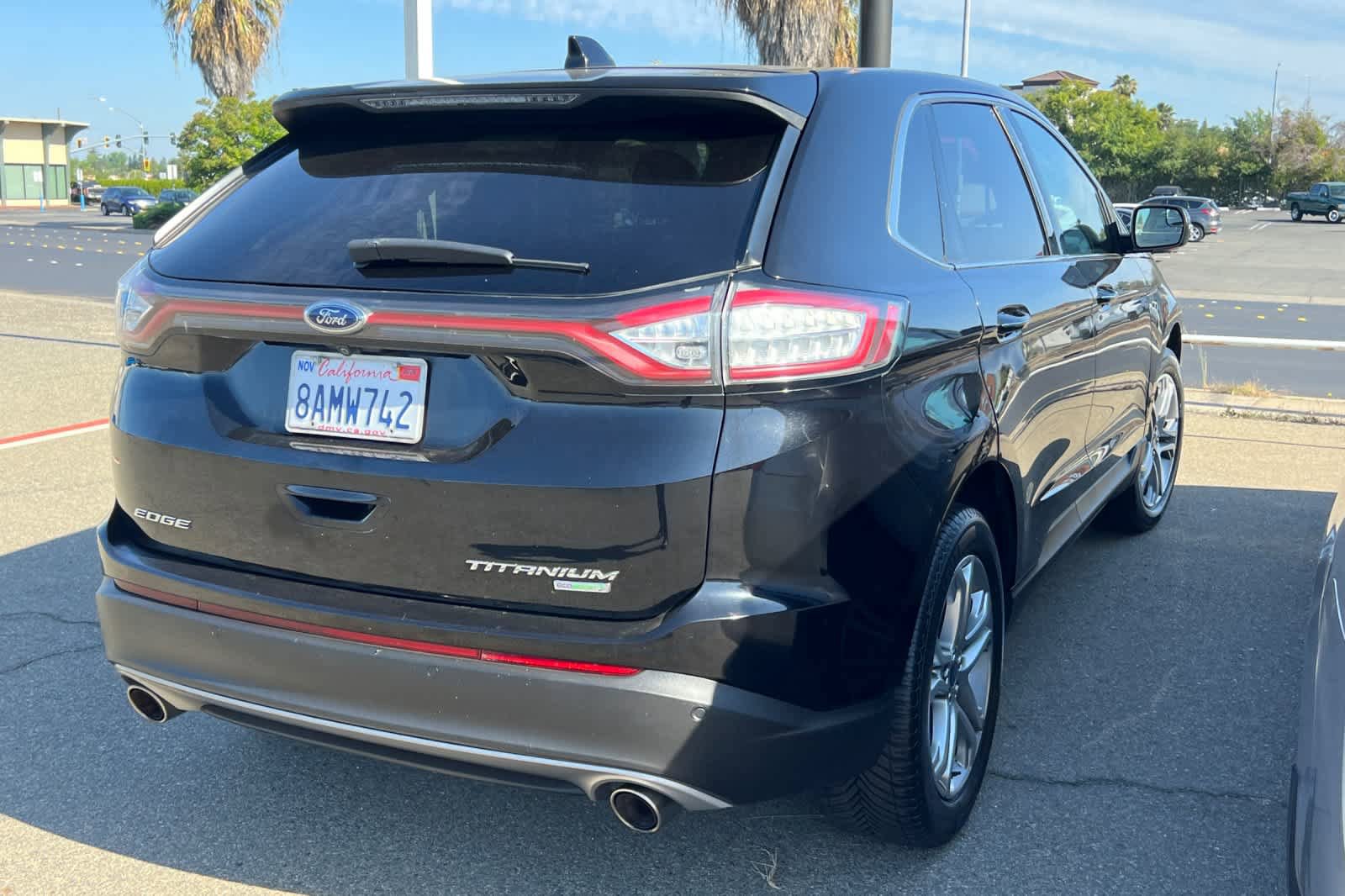 Used 2018 Ford Edge Titanium FWD image 4
