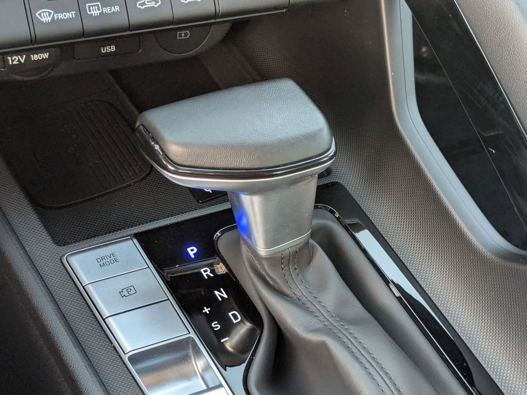 Used 2025 Hyundai Elantra Limited image 17