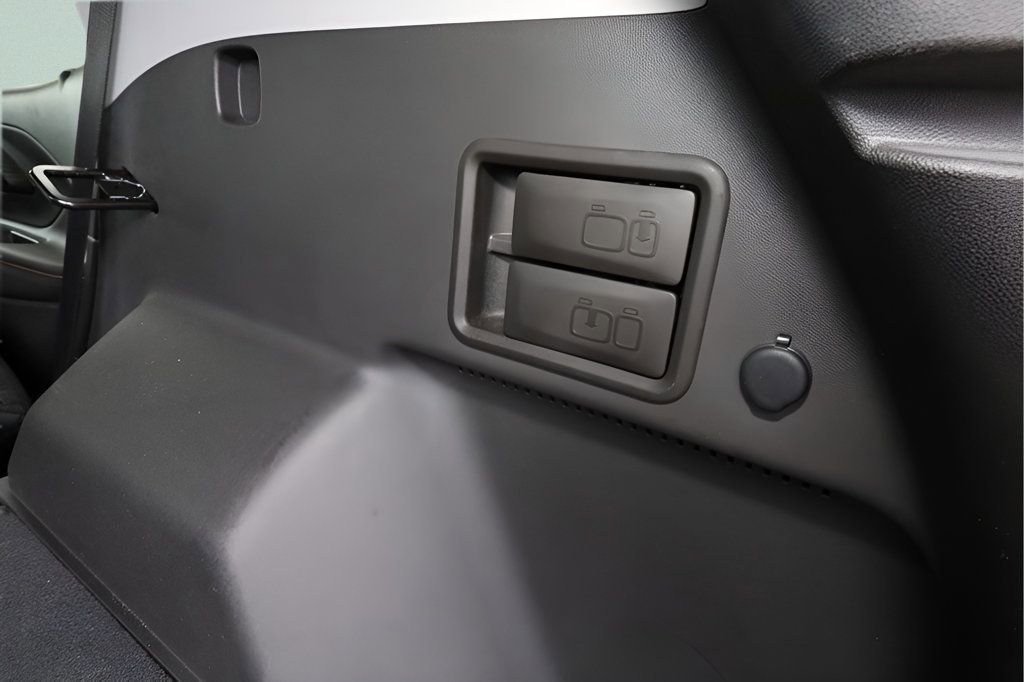 Used 2020 GMC Terrain SLT w/ Preferred Package FWD image 18