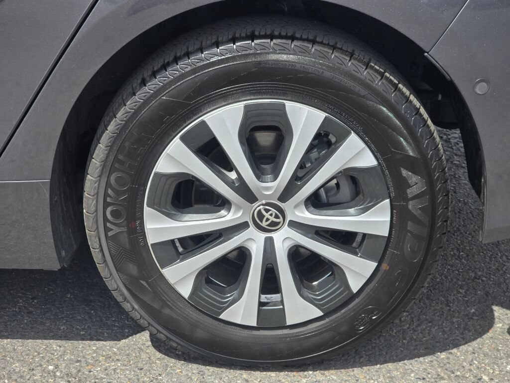 Used 2020 Toyota Prius LE AWD/4WD image 10