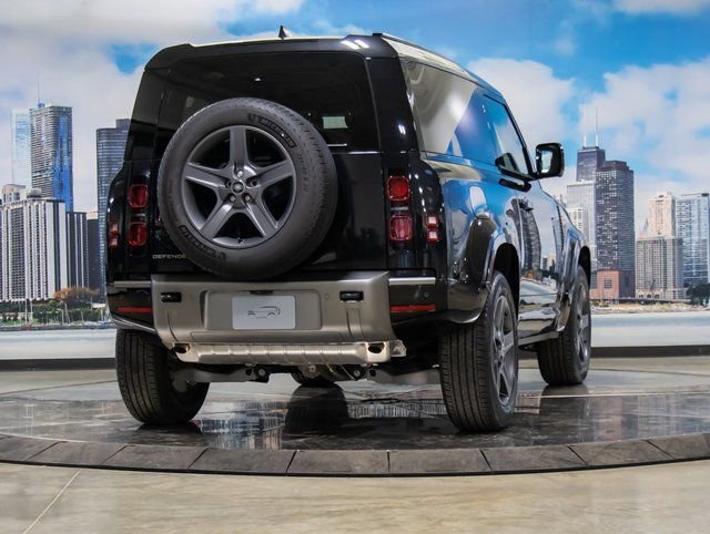 Certified 2025 Land Rover Defender 90 X-Dynamic SE image 8