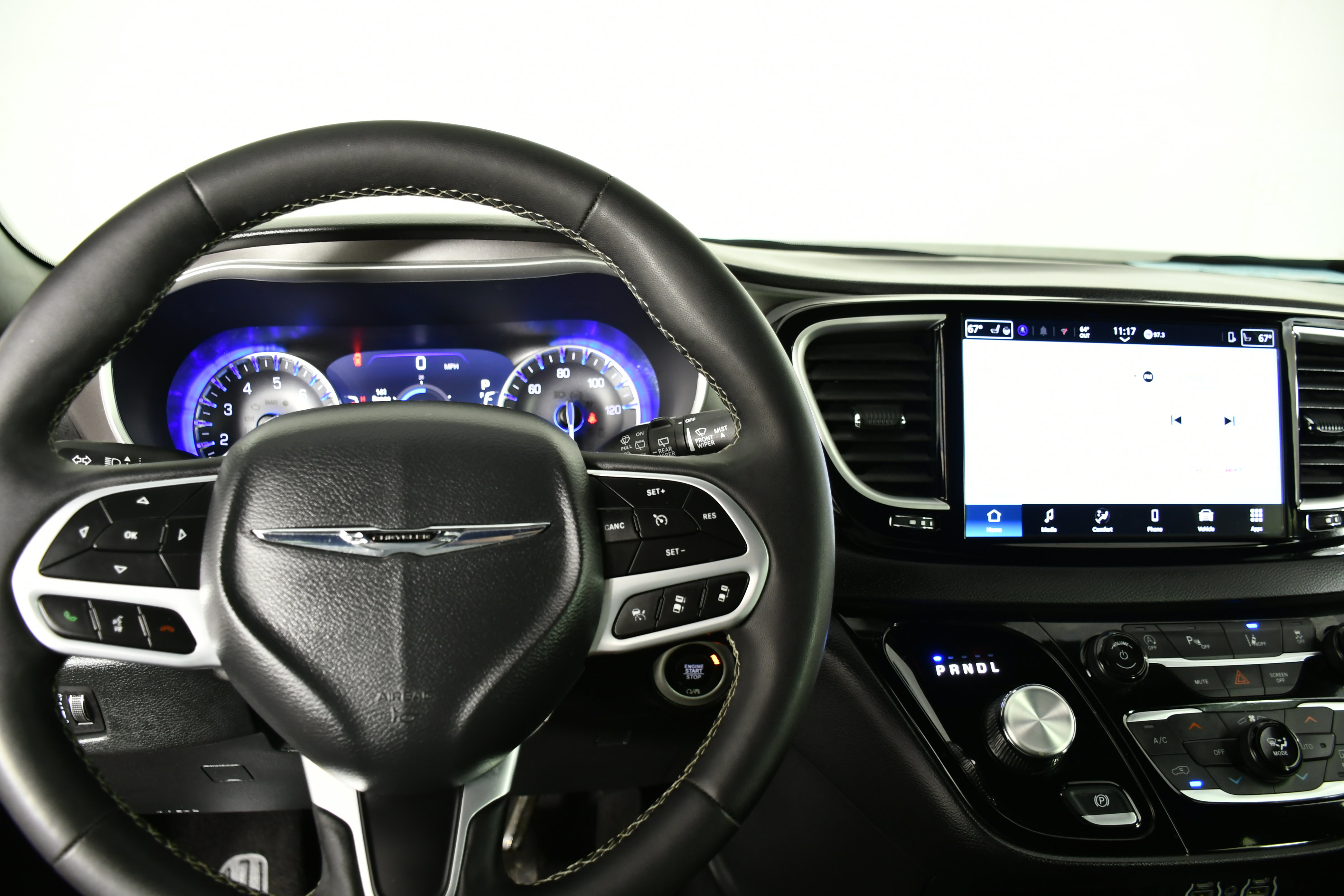 Used 2025 Chrysler Pacifica Select image 16