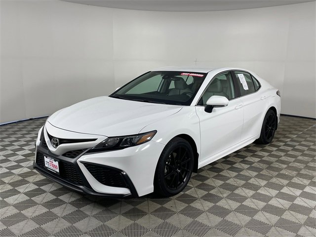 Used 2022 Toyota Camry SE w/ Cold Weather Package