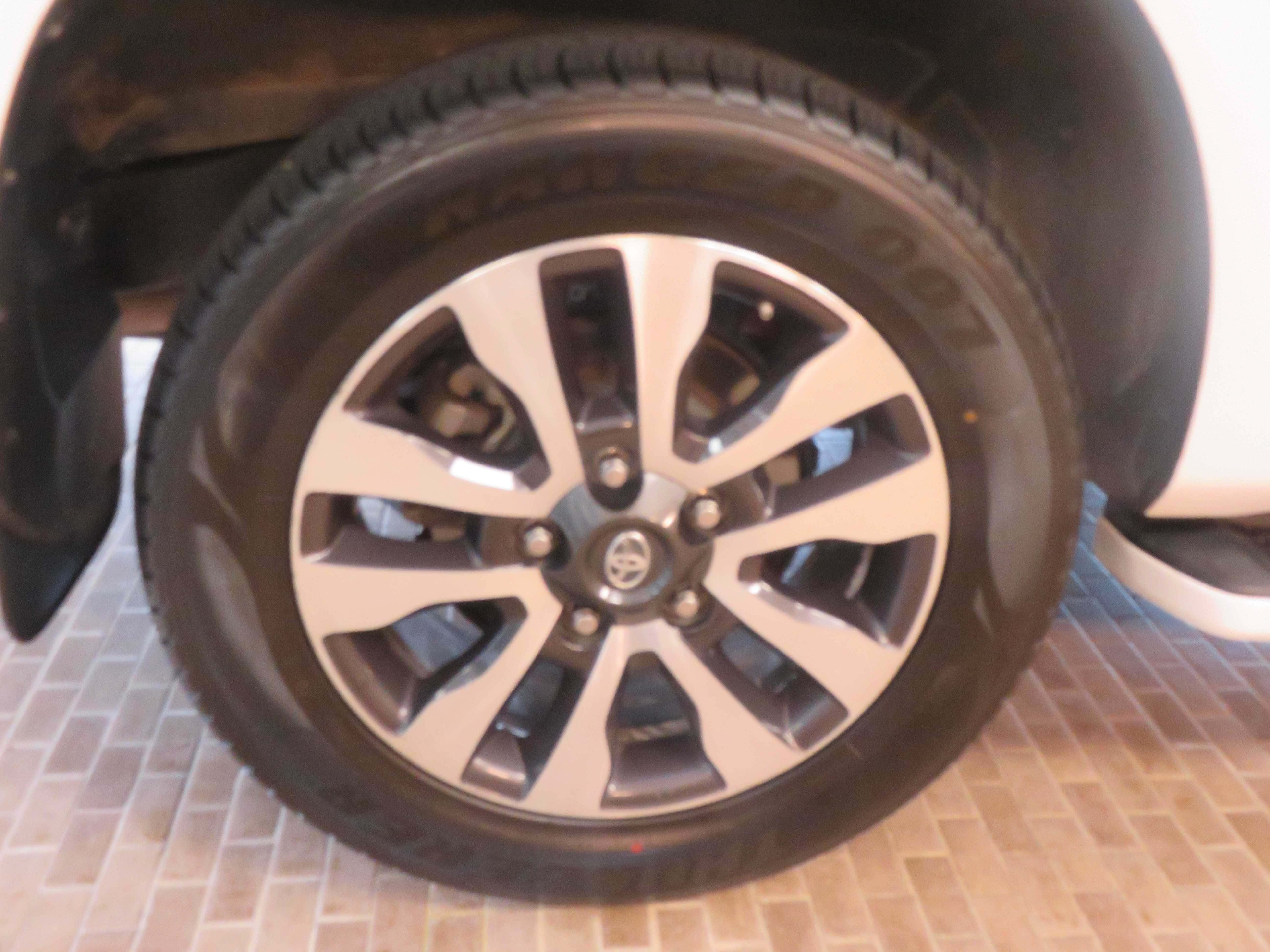 Used 2018 Toyota Sequoia Limited w/ Safety & Convenience Package AWD/4WD image 9