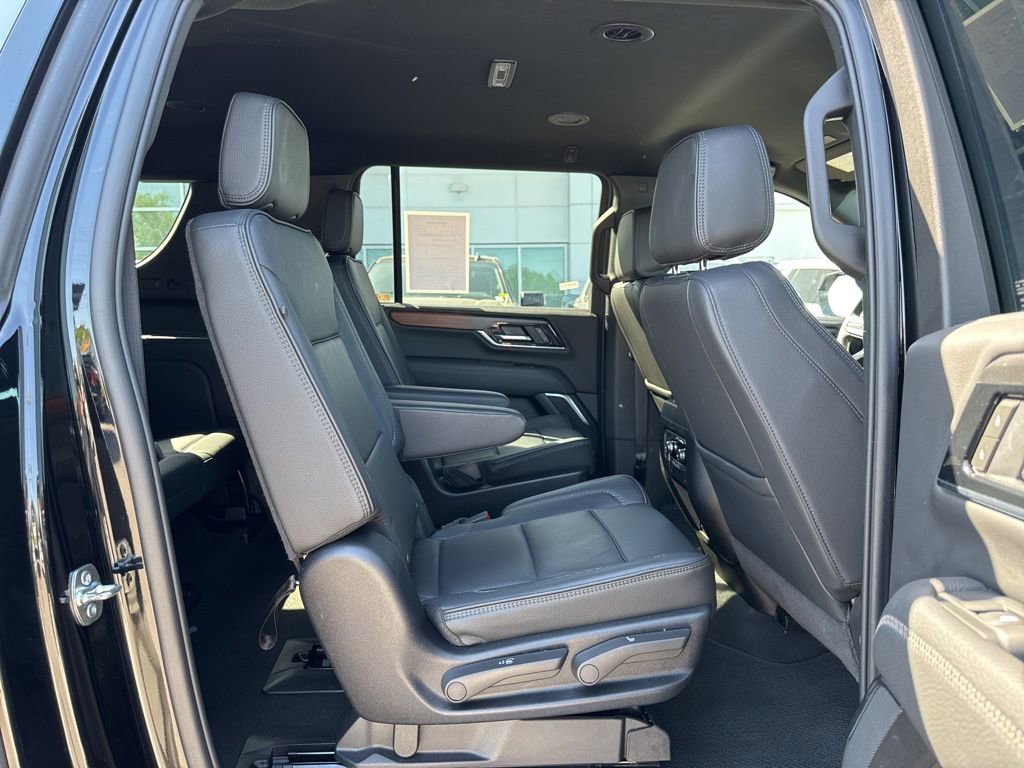 Used 2025 GMC Yukon XL Denali AWD/4WD image 25