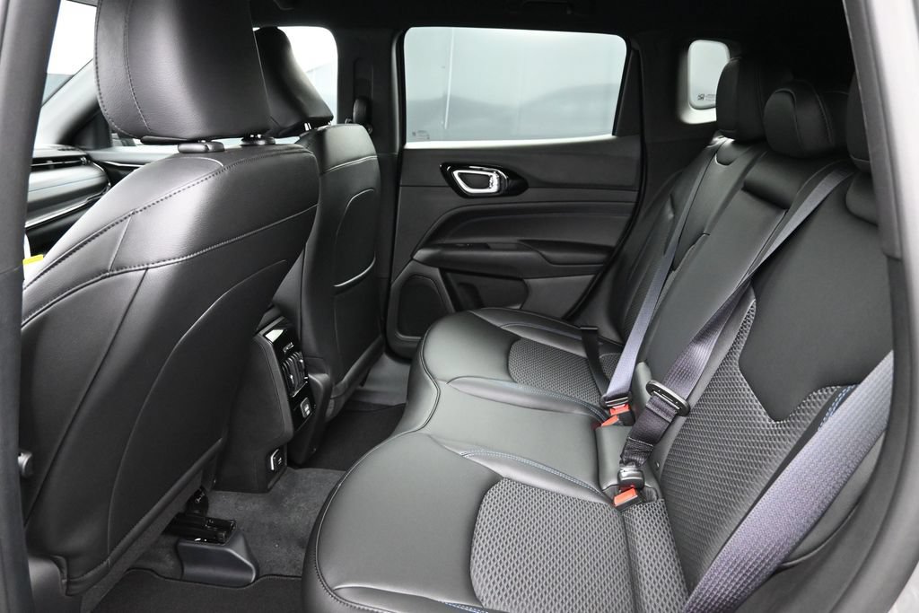 New 2026 Jeep Compass Latitude AWD/4WD image 23