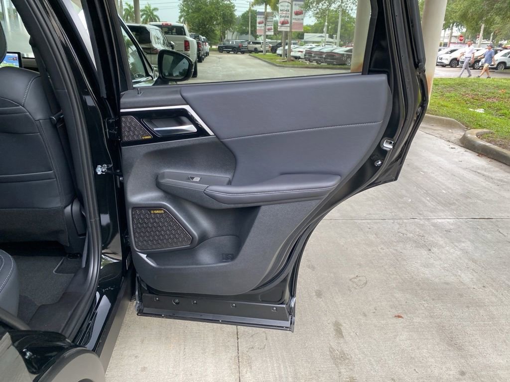 New 2025 Mitsubishi Outlander SE image 31