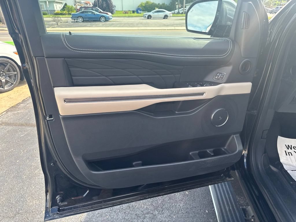 Used 2023 Ford Expedition Platinum AWD/4WD image 18