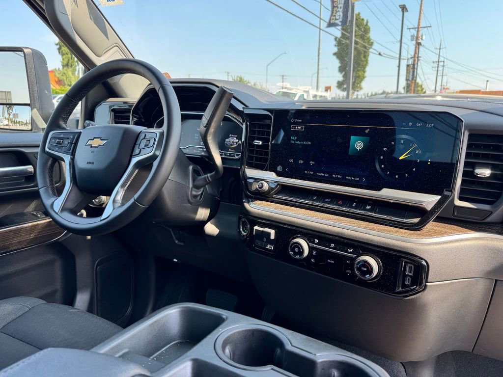 Used 2024 Chevrolet Silverado 3500 LT image 11