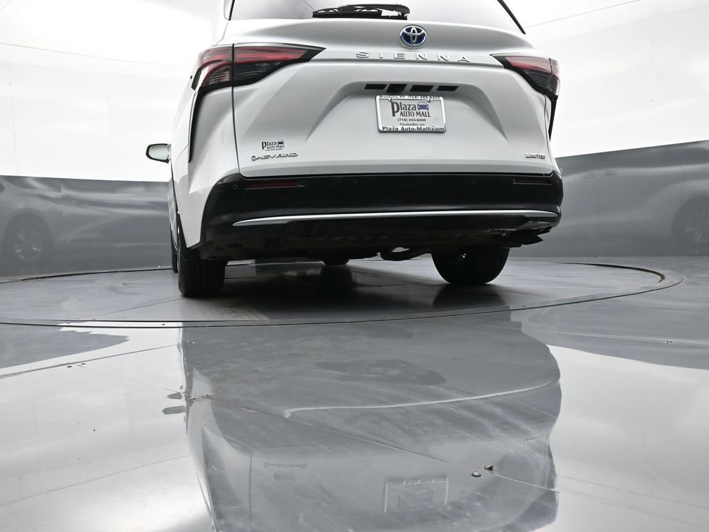 Certified 2025 Toyota Sienna Limited image 33