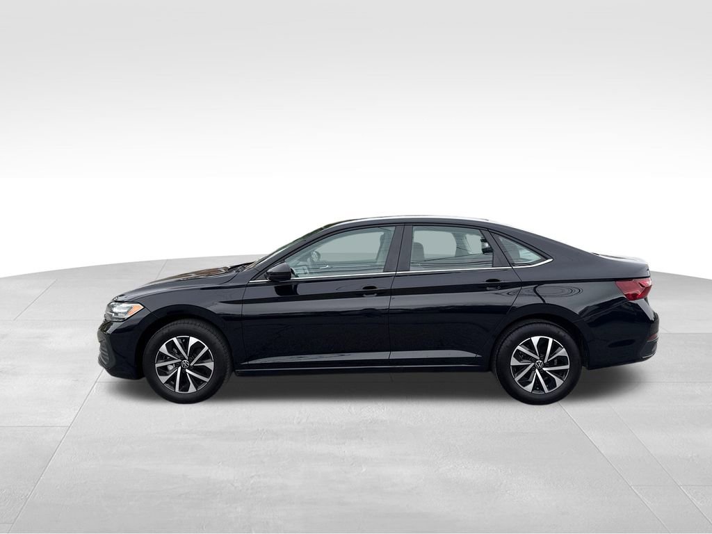 Used 2024 Volkswagen Jetta S image 2