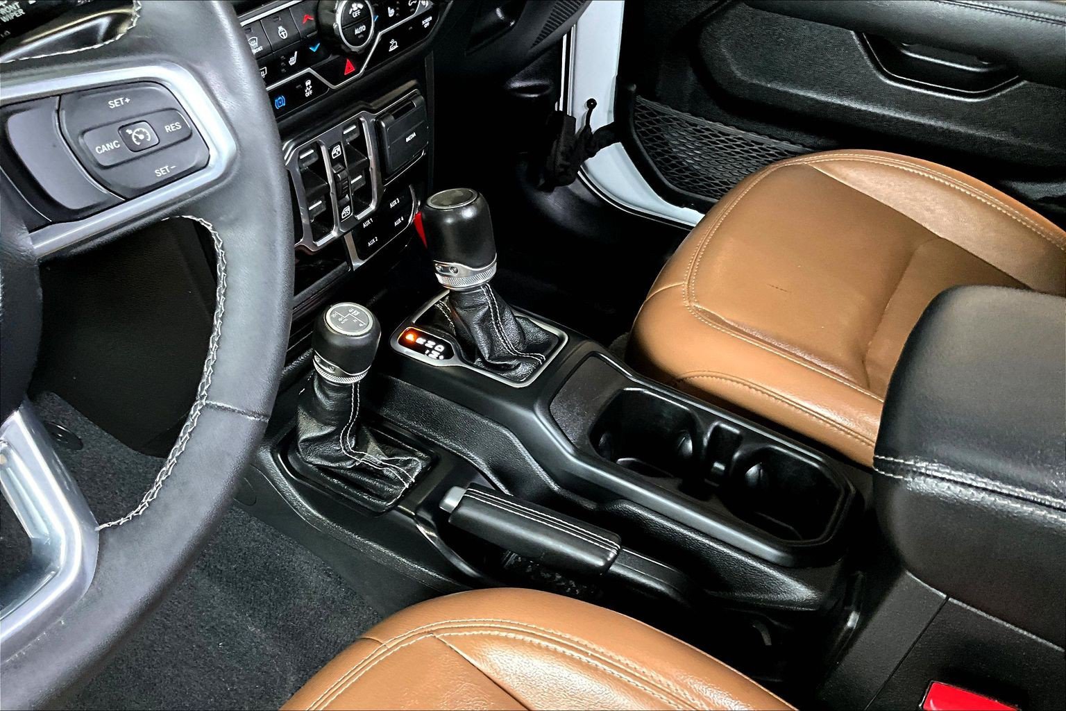 Used 2023 Jeep Wrangler Unlimited Sahara w/ Cold Weather Group AWD/4WD image 19