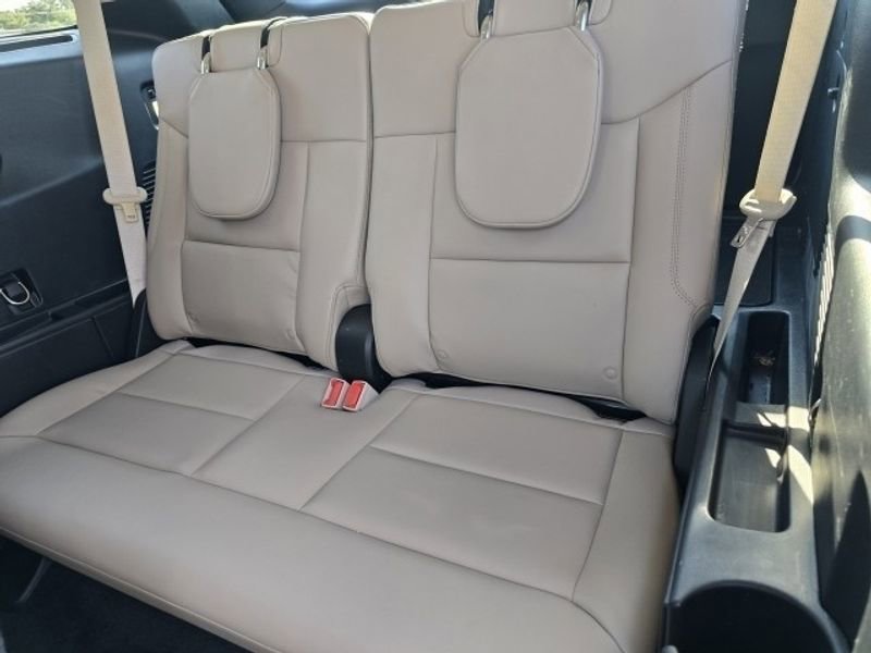 Used 2022 Ford Explorer XLT w/ Equipment Group 202A image 11