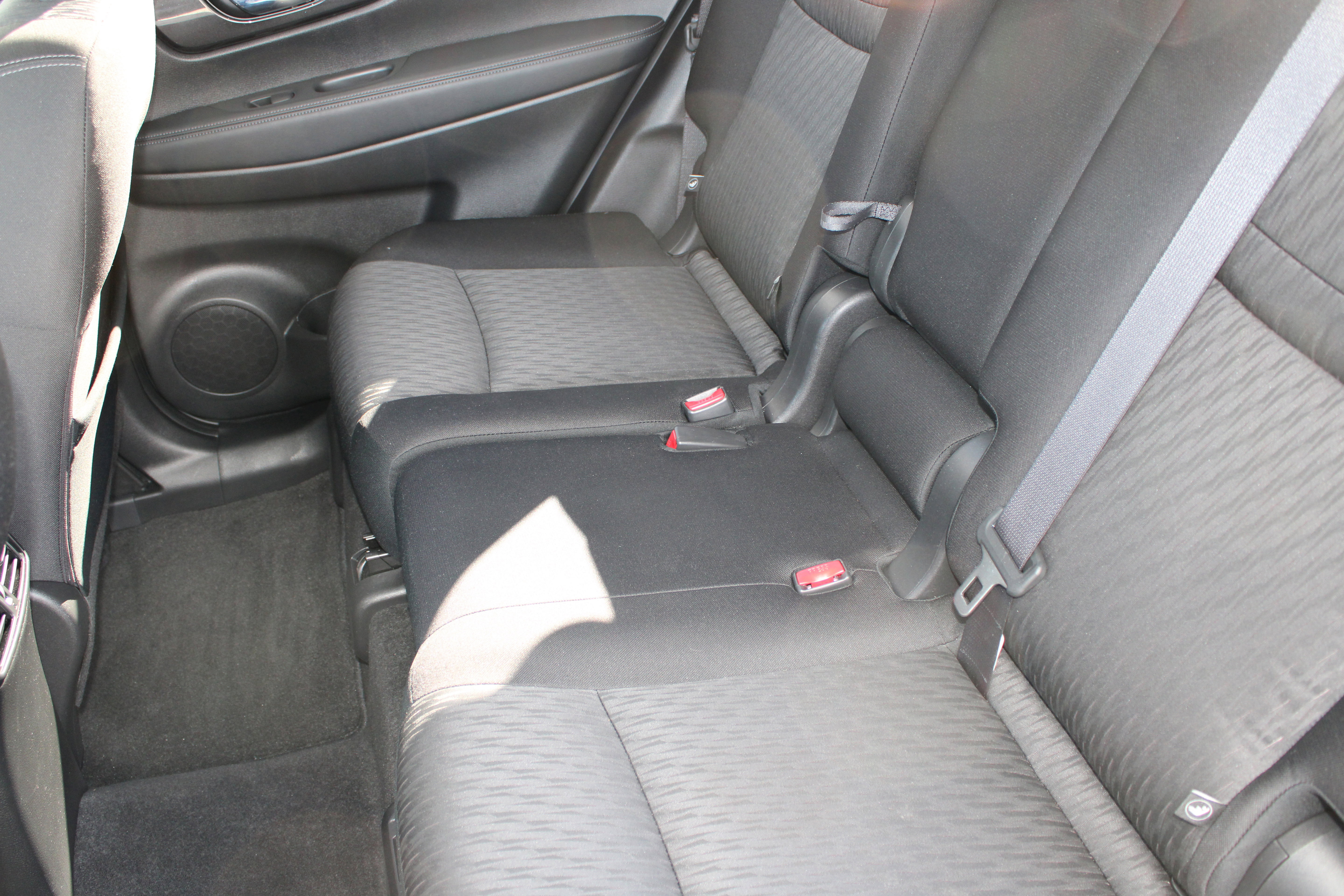 Used 2020 Nissan Rogue SV image 15