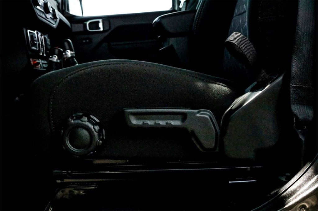 New 2025 Jeep Gladiator Mojave w/ Safety Group image 8