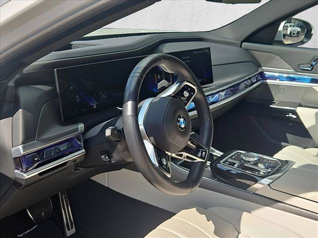 Used 2025 BMW 760i xDrive w/ Executive Package AWD/4WD image 10
