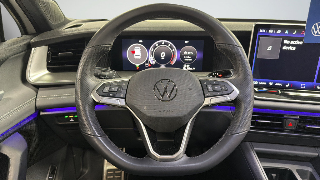 Certified 2025 Volkswagen Tiguan SE R-Line AWD/4WD image 35
