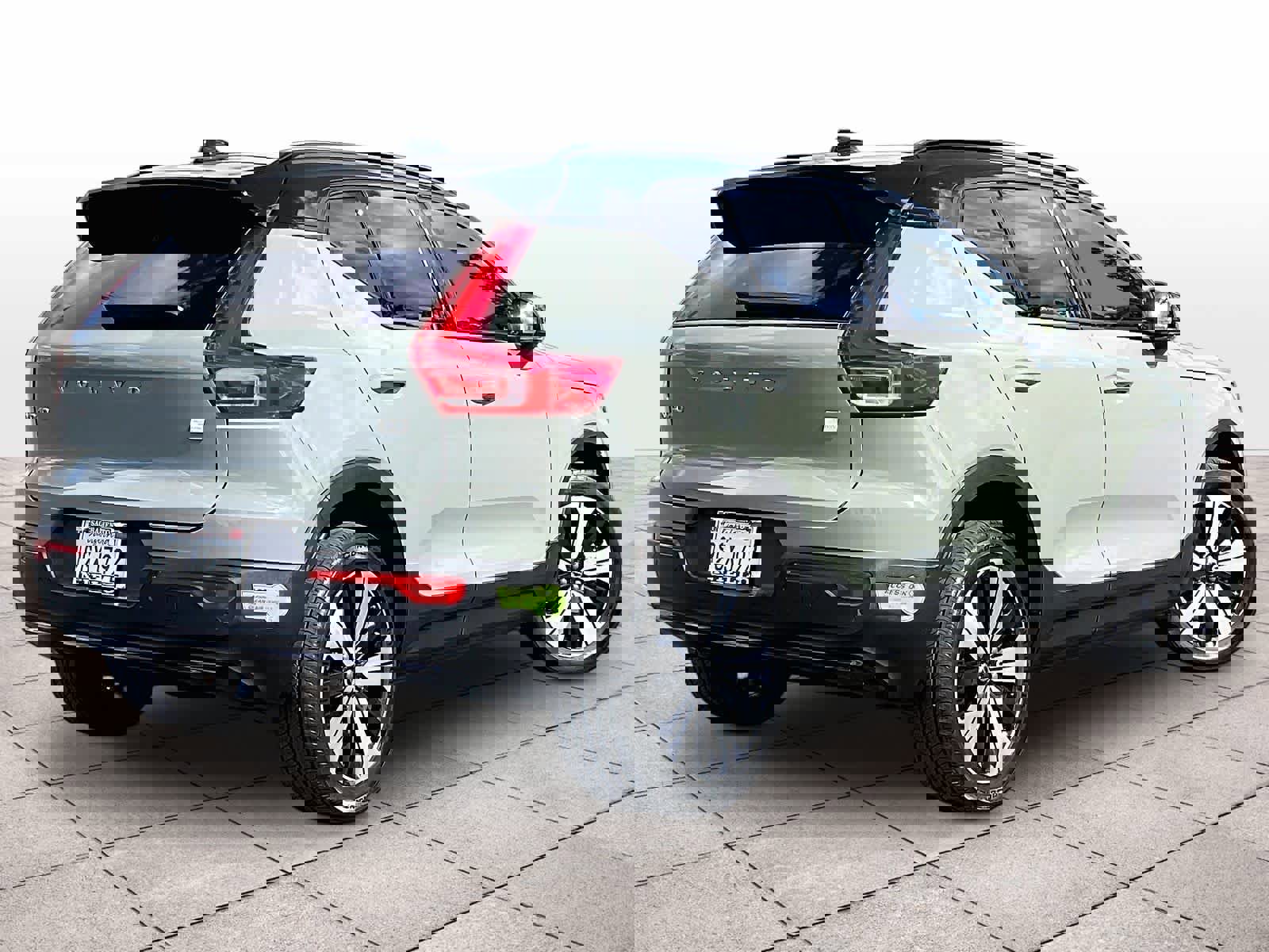 Used 2023 Volvo XC40 Recharge Plus w/ Protection Package Premier image 16