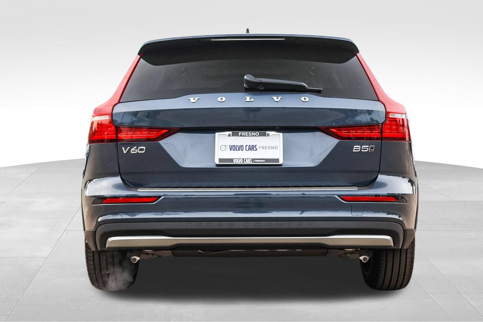 New 2026 Volvo V60 B5 Cross Country Plus w/ Climate Package AWD/4WD image 6
