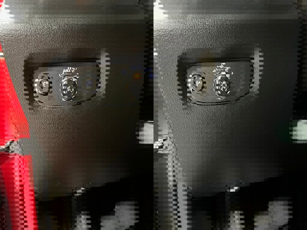 Used 2023 Chevrolet Traverse LT w/ Midnight/Sport Edition image 19