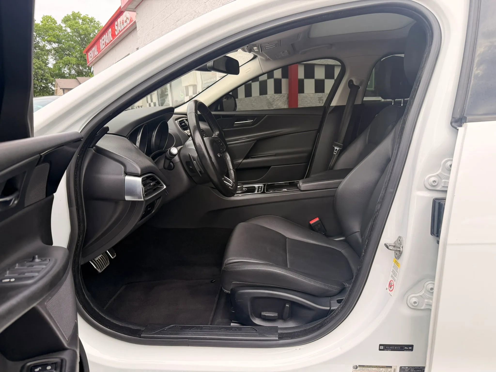 Used 2017 Jaguar XE RWD image 11