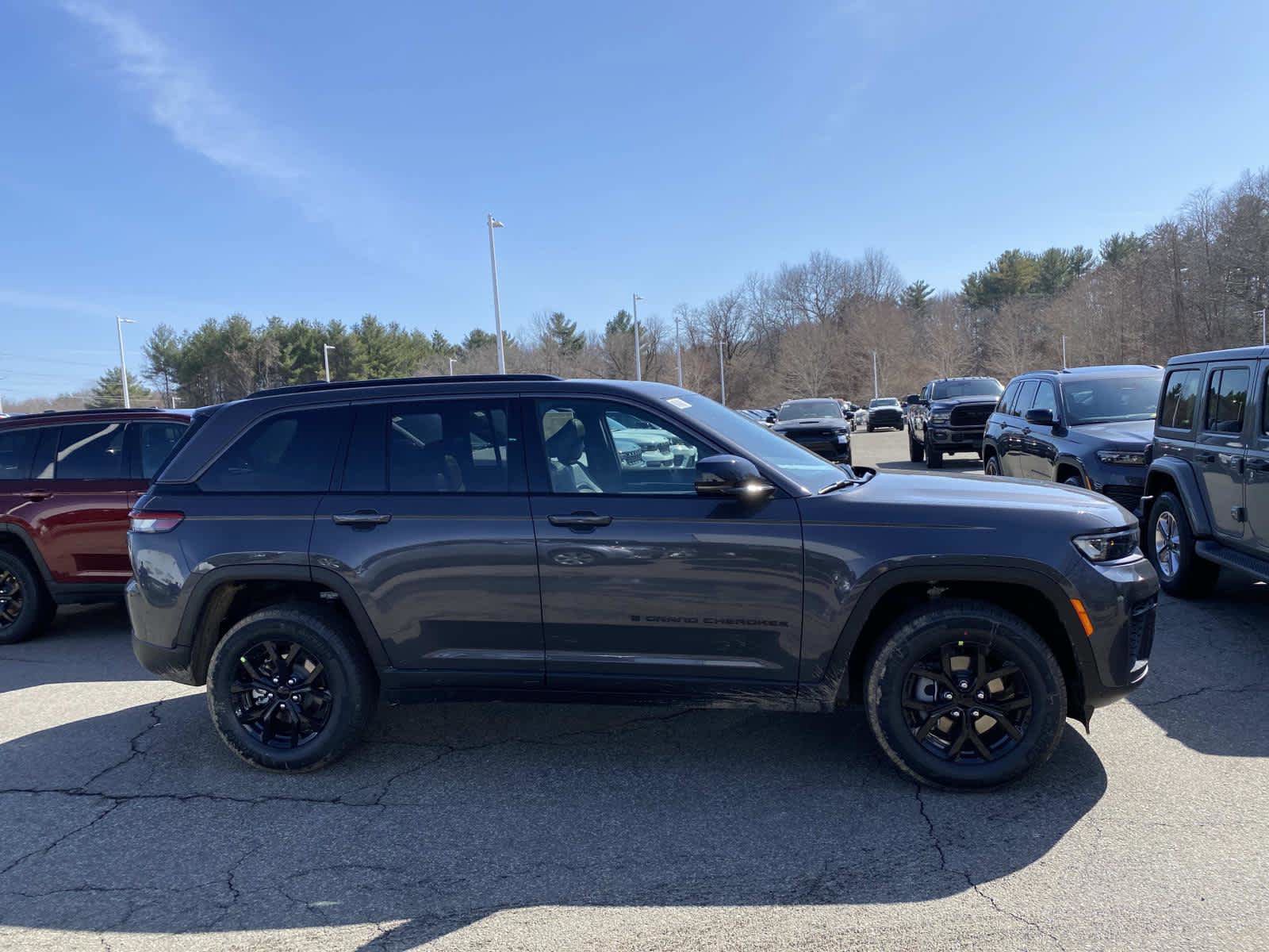 New 2026 Jeep Grand Cherokee Altitude AWD/4WD image 2