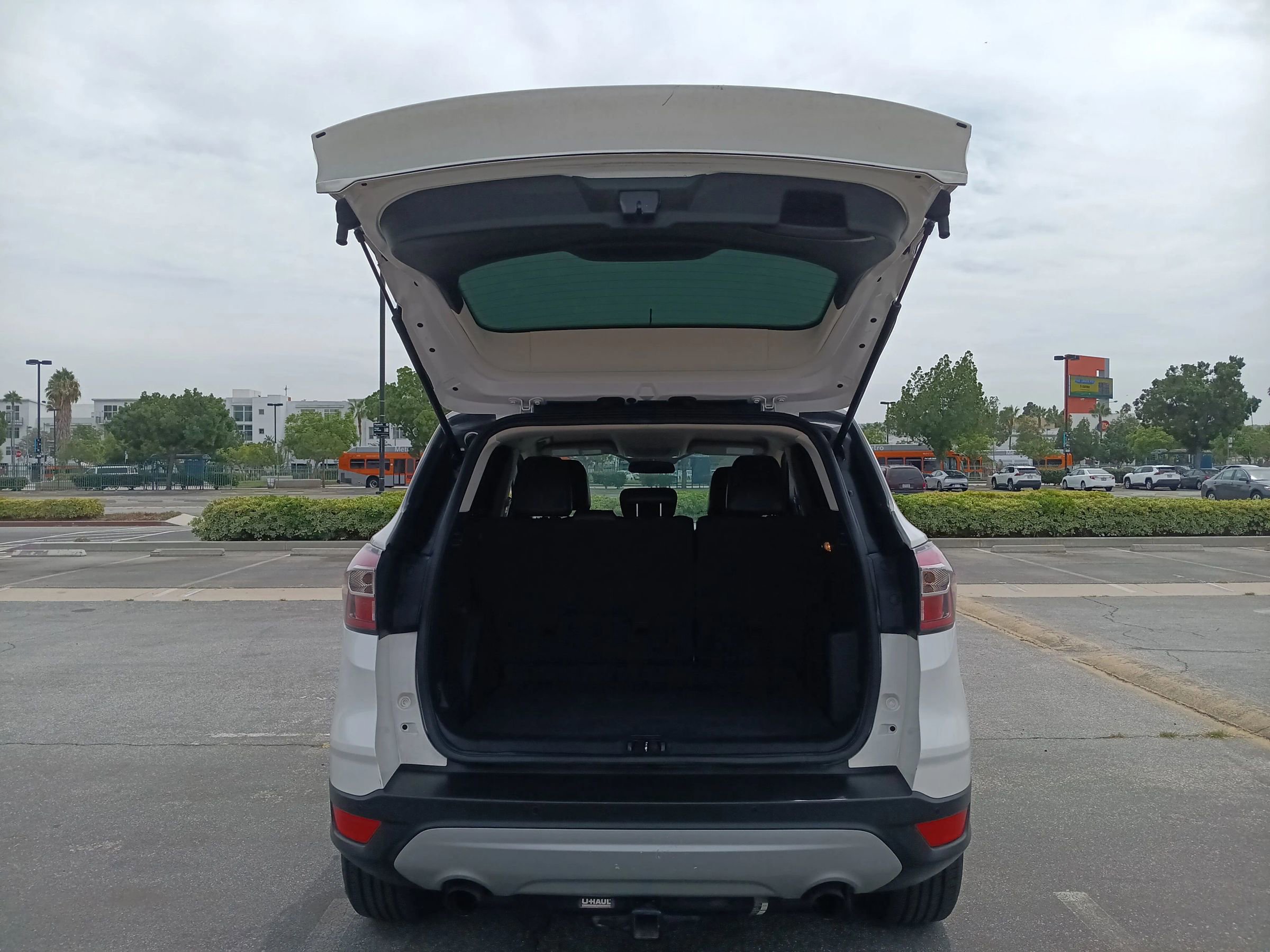 Used 2017 Ford Escape SE w/ SE Leather Comfort Package image 9