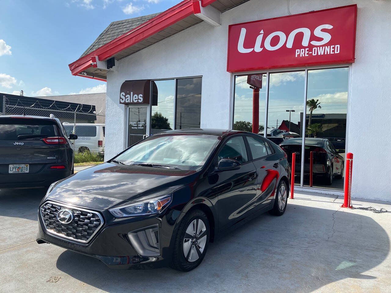 Used 2021 Hyundai Ioniq Blue FWD image 2