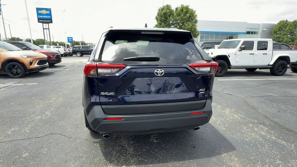 Used 2022 Toyota RAV4 XLE AWD/4WD image 7