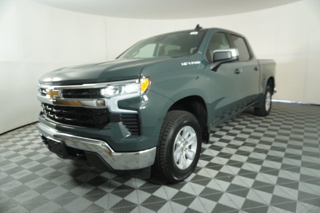 Used 2025 Chevrolet Silverado 1500 LT AWD/4WD image 3