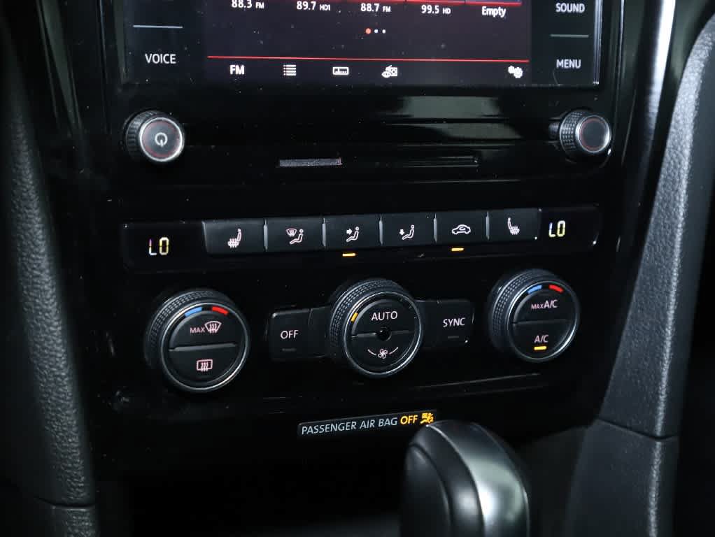 Certified 2022 Volkswagen Passat 2.0T SE FWD image 27